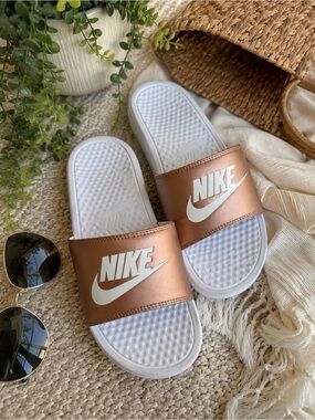 Nike Benassi JDI Slides Rose Gold Metallic Red Bronze Women’s Size 11 Sandals